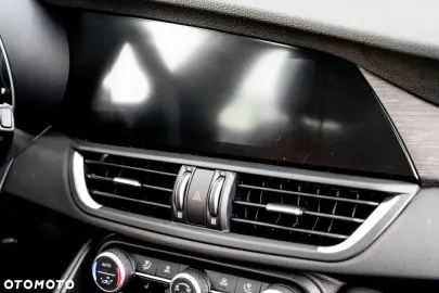 Car image 35
