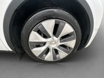 Car image 30