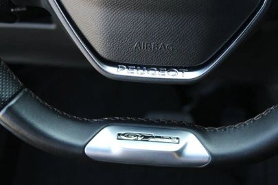 Car image 32