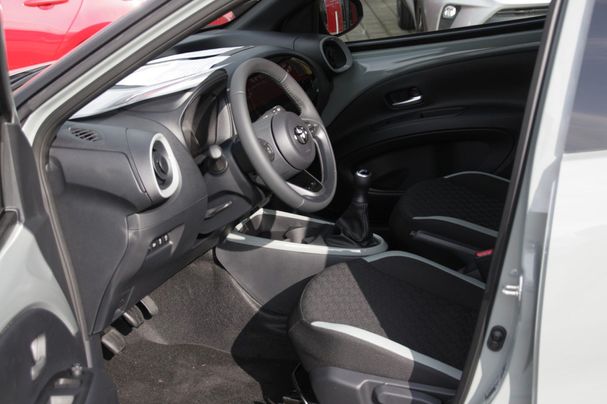 Toyota Aygo X 1.0 53 kW image number 7