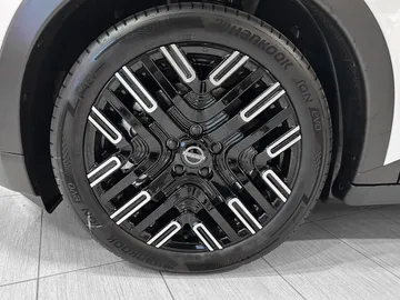Car image 34