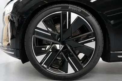 Car image 32