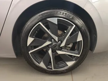 Car image 28