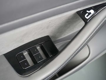 Car image 37