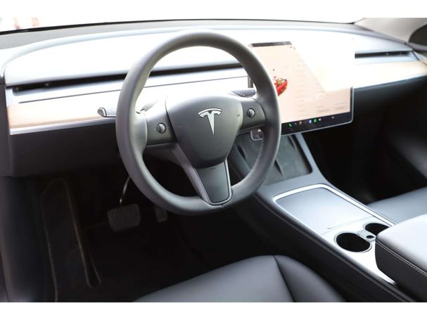 Tesla Model Y 220 kW image number 11