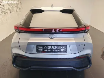 Car image 4