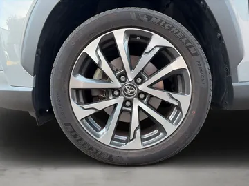 Car image 19