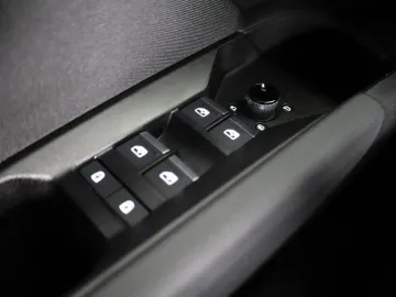 Car image 33