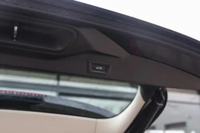 Car image 32