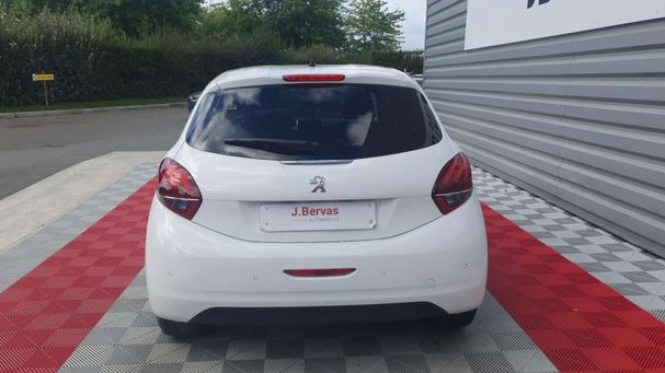 Peugeot 208 100 Allure 74 kW image number 6