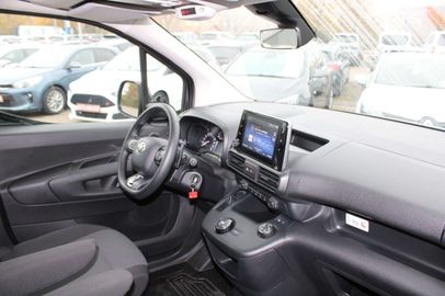 Car image 23