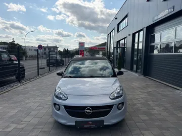 Car image 4