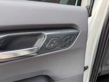 Car image 42