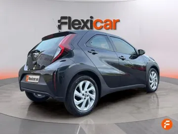 Car image 4