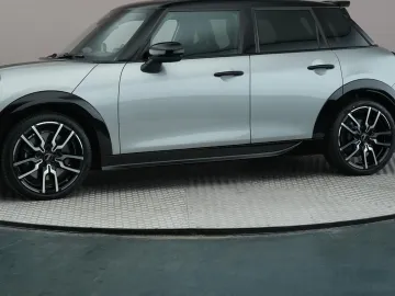 Car image 19