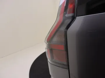 Car image 32