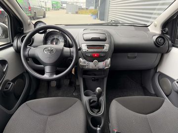 Car image 12