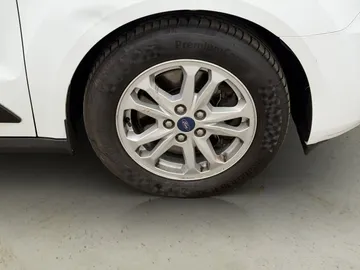 Car image 34