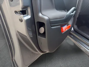 Car image 29