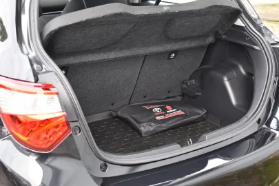 Car image 17
