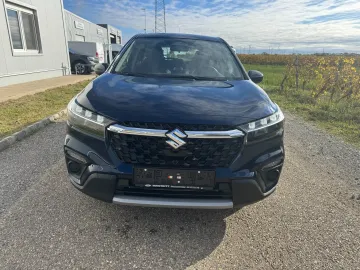 Car image 3