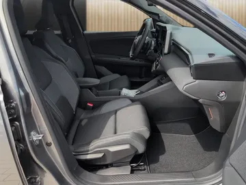 Car image 19