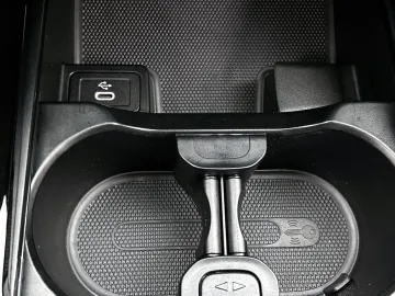 Car image 36