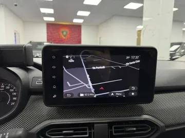 Car image 15