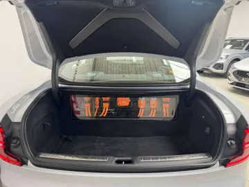 Car image 30