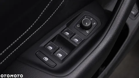 Car image 40