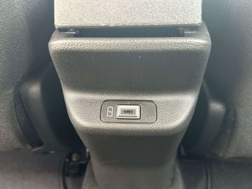 Car image 33