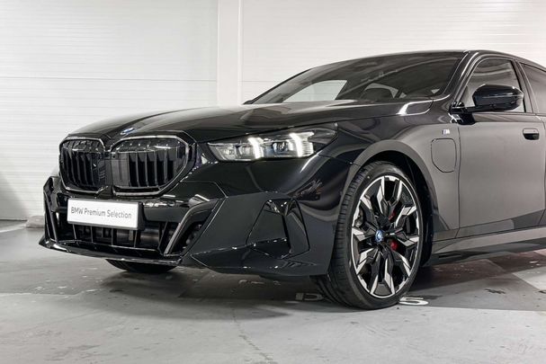 BMW 550 e xDrive 360 kW image number 24