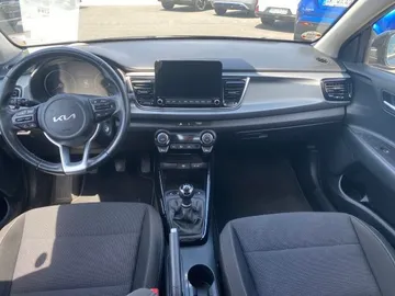 Car image 9