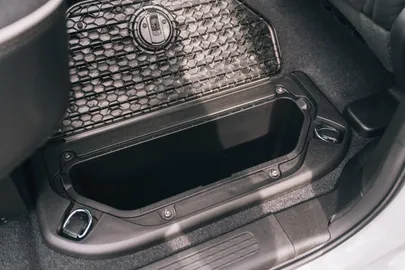 Car image 32