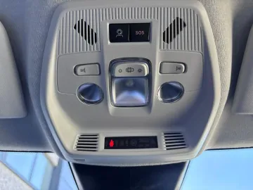 Car image 32