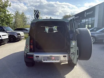 Car image 18
