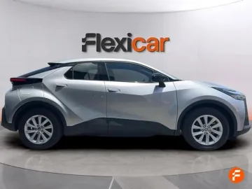 Car image 3