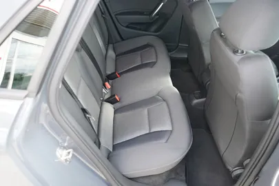 Car image 35
