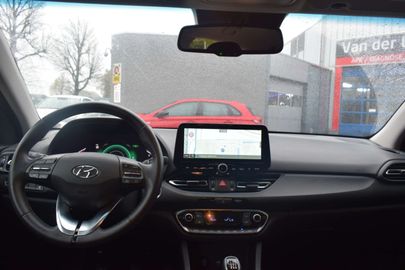 Car image 24