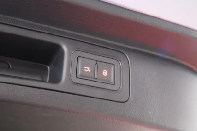 Car image 47