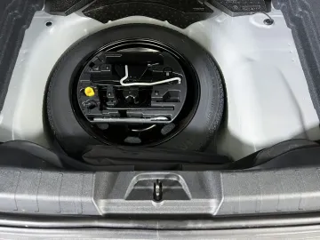 Car image 27