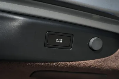 Car image 38