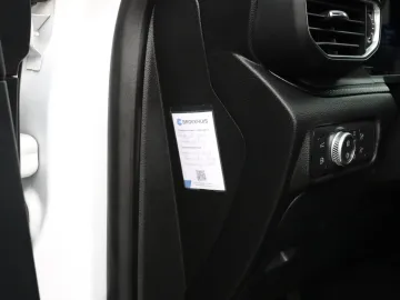 Car image 32