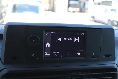 Car image 34