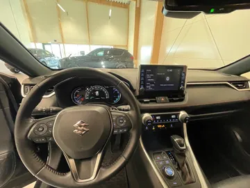 Car image 17