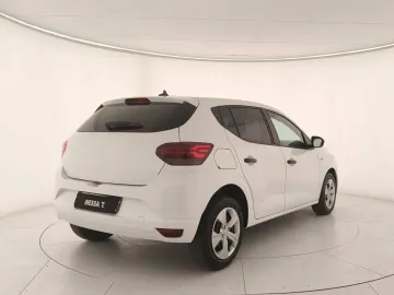 Car image 4