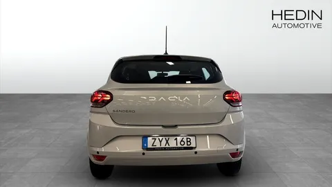Car image 5