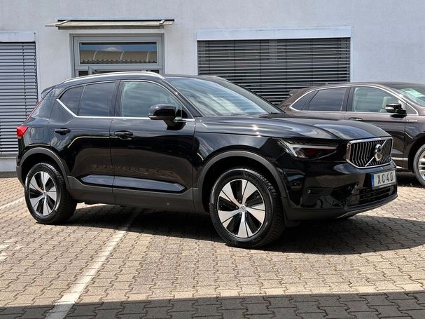 Volvo XC40 Recharge T4 Plus Bright 155 kW image number 2