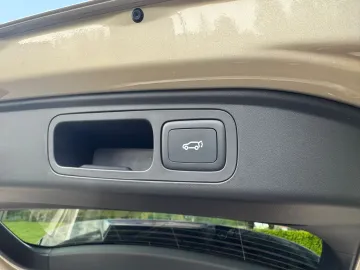 Car image 35