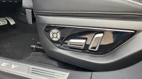 Car image 29